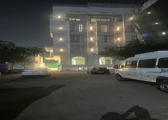 Saaj MansionAirport Hotel